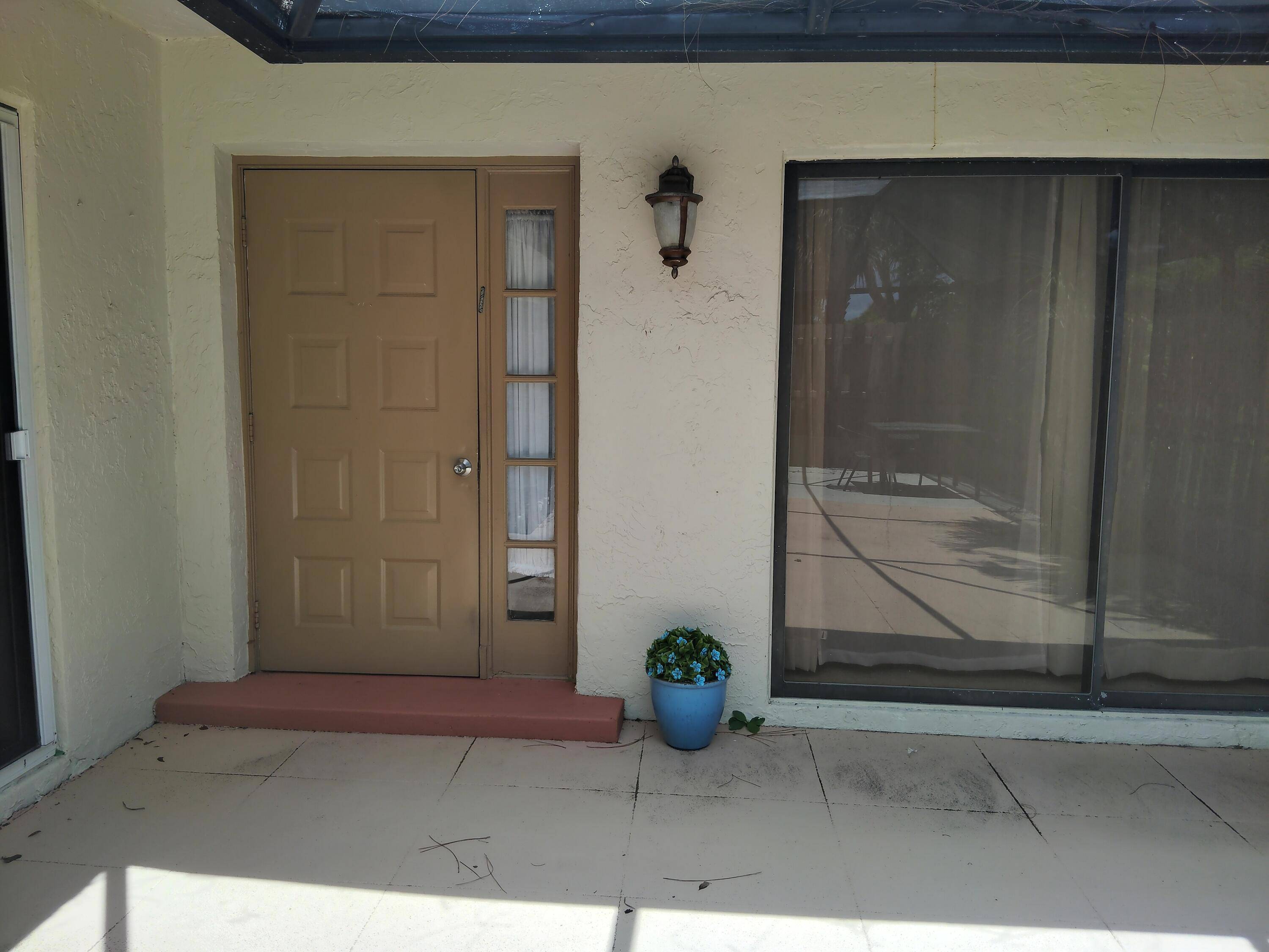 PRIVATE CORNER LOCATION, BRIGHT, SPACIOUS VILLA, 2 BEDROOMS, 2 BATHS, SPLIT BEDROOMS, EAT IN KITCHEN, SPACIOUS PRIMARY BDRM FOR KING BED WITH WALK IN CLOSET.