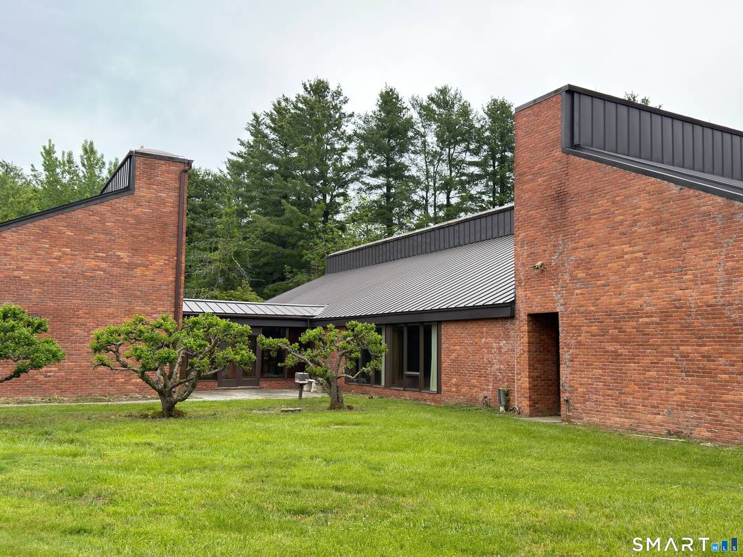 Prime Commercial Opportunity in the heart of Lakeville.