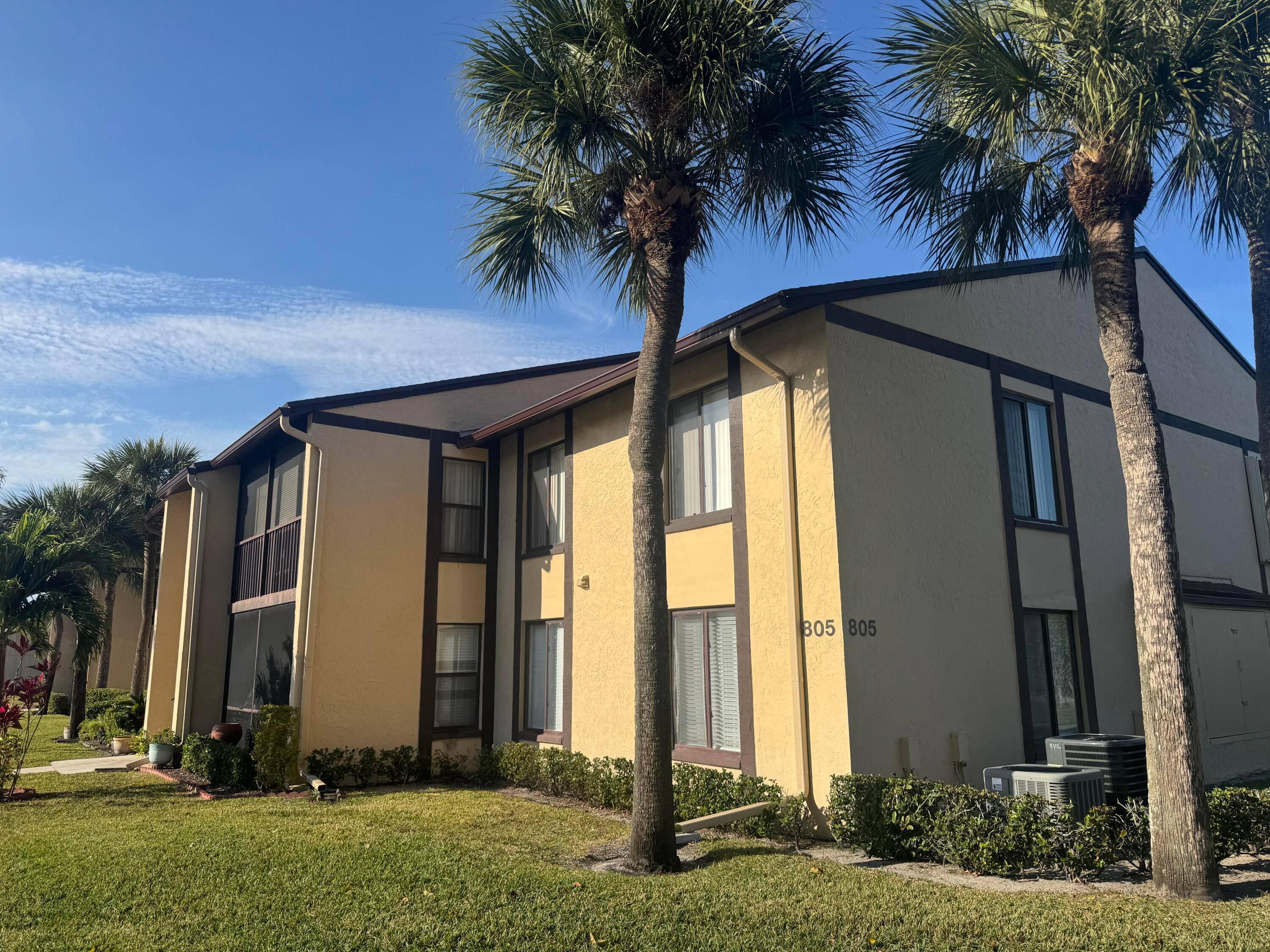Welcome to Pine Ridge North IV, a beautifully maintained 55 community in the heart of Greenacres !