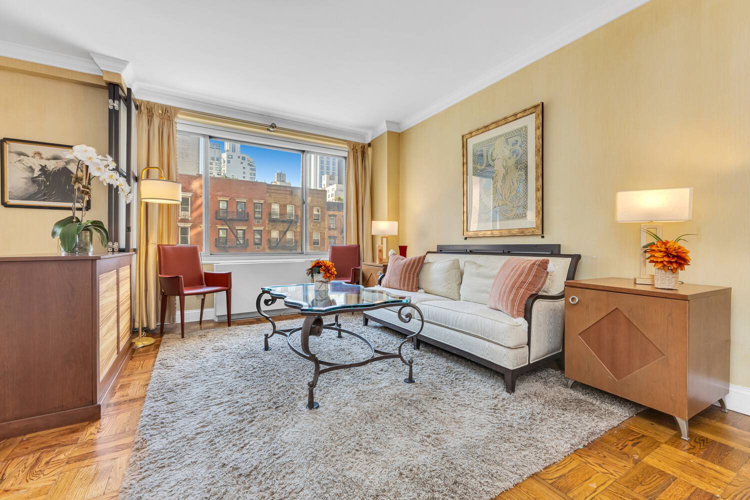 Excellent opportunity to own this lovely true convertible 2 bedroom 1 1 2 baths.