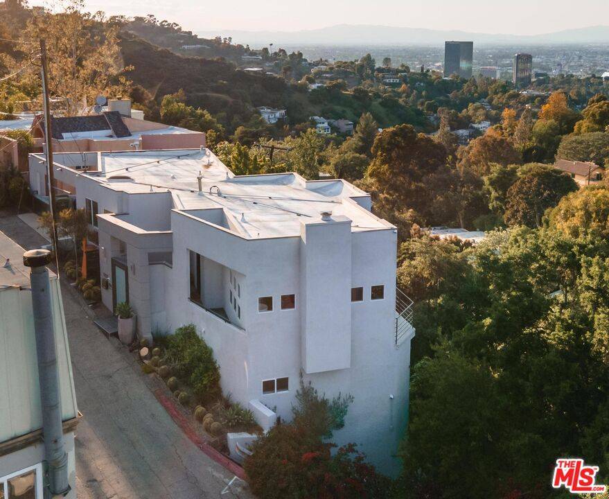 7209   Sunnydip Trl 4.0 Hollywood Hills East LA