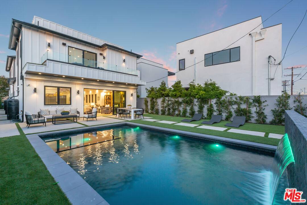 2543   WALNUT AVE Marina Del Rey LA
