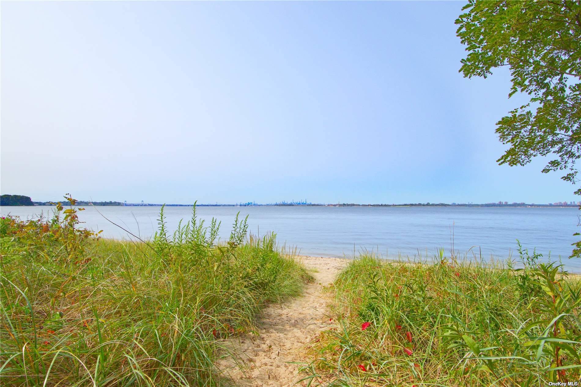PRIVATE BEACH FRONT PRIVATE BEACH 2 ACRES TENNIS POOL 2 BED GUEST COTTAGE Welcome to 92 Old House Lane, Sands Point.