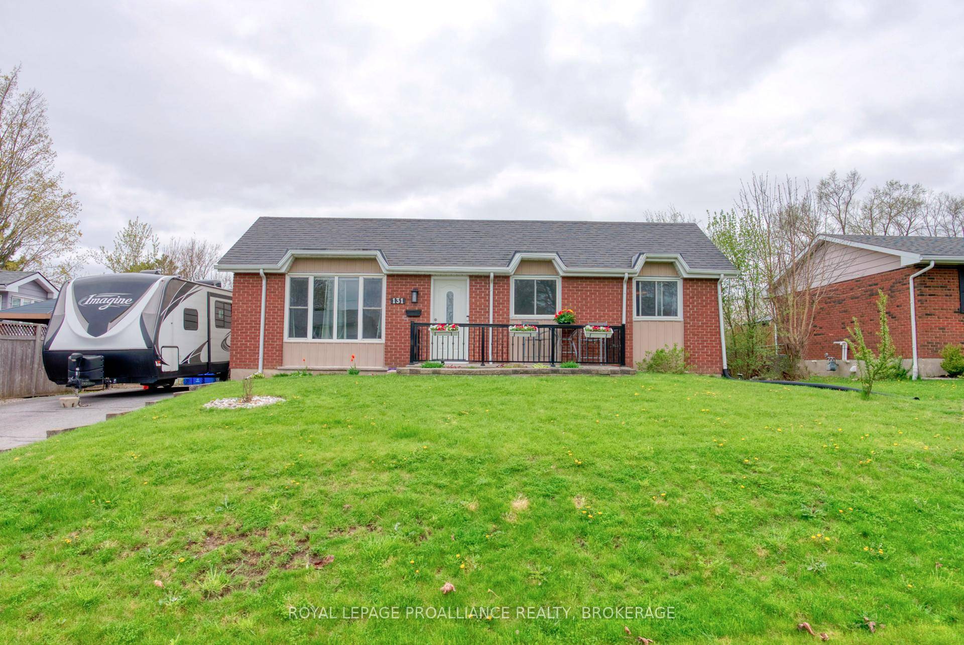 Charming home located in Amherstview part of the Greater Kingston area and known for its family friendly environment and strong sense of community.