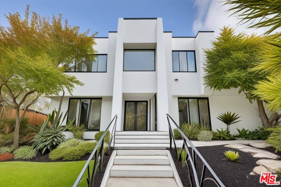801  N Alexandria Ave 9BR La