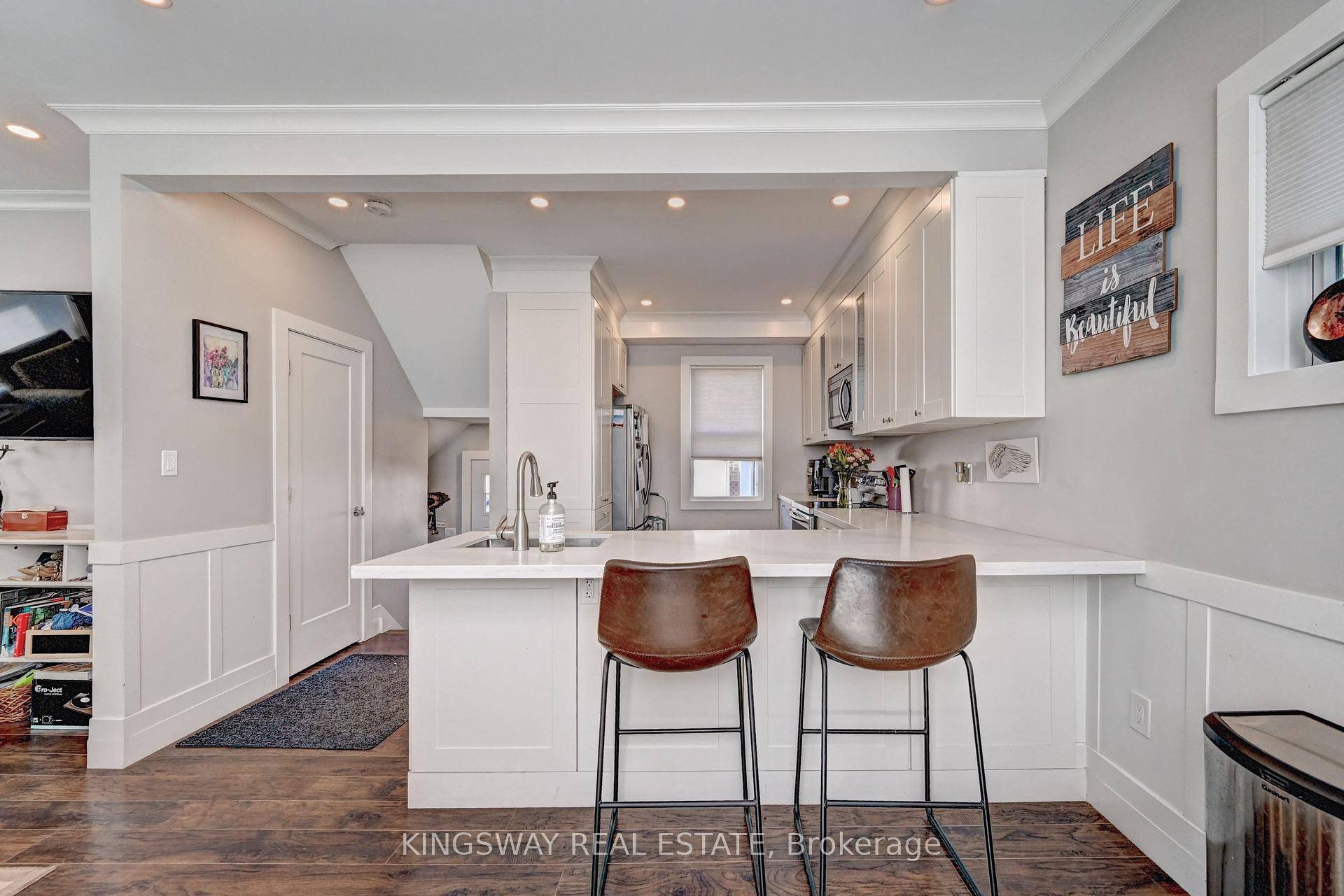 Look No Further. This is For the Connoisseurs Of The Finer Real Estate !
