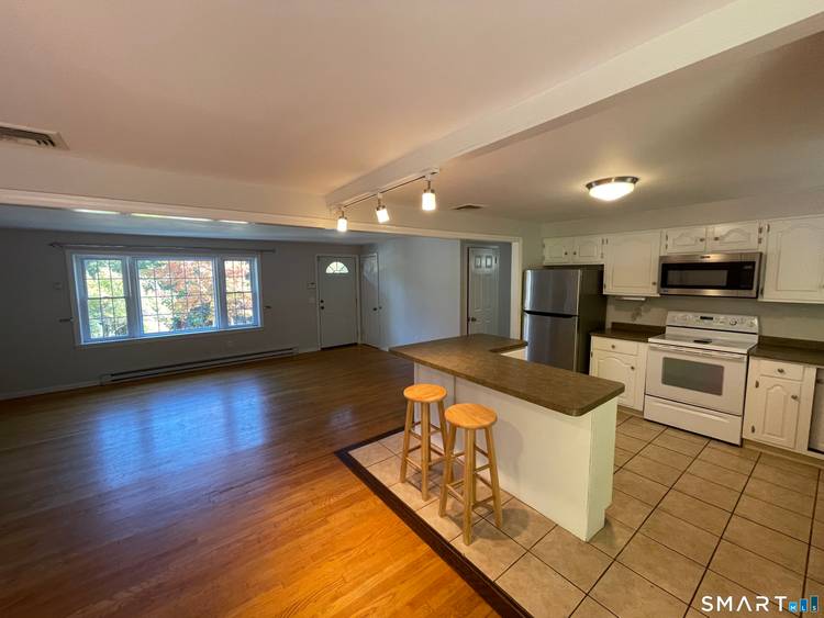 Beautiful 4 Bedroom House w an In Law in Cheshire !