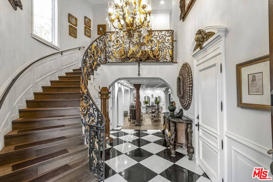 1556  N Beverly Glen Blvd 4BR Bel Air La