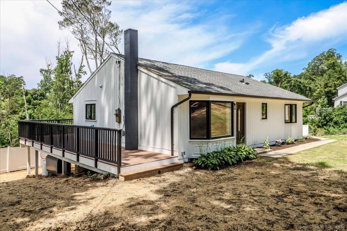Like new ? This completely remodeled house shows like new !