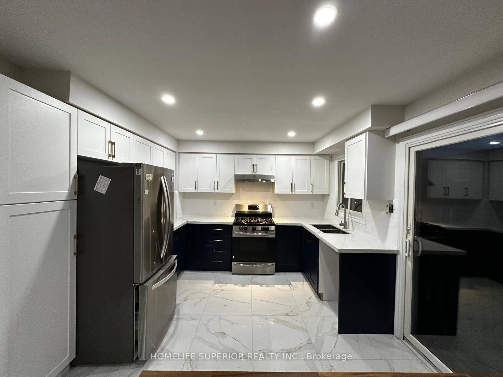 Gorgeous 3 bedrooms 2. 5 baths.