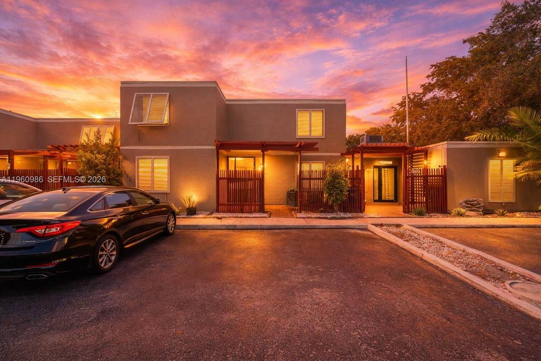 Lakefront 3BD 2BA fee simple townhouse in Villas West with beautiful water views and direct lake access.