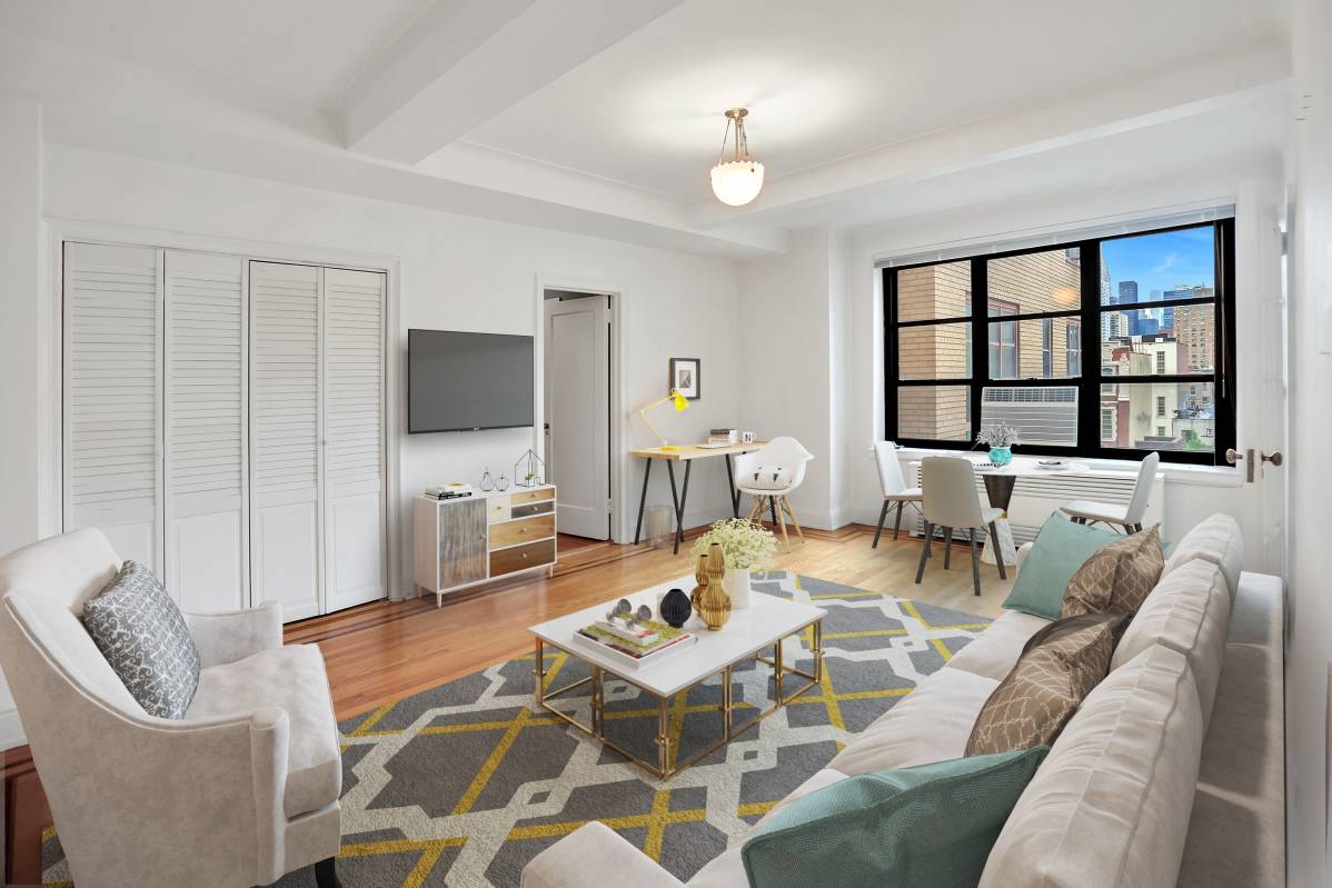 A light and adaptable studio in the highly sought after Art Deco coop on East 22nd Street, a block and a half from Gramercy Park and within easy access to ...