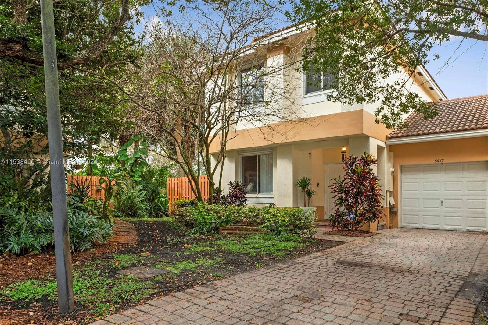 Beautiful townhouse will not last !