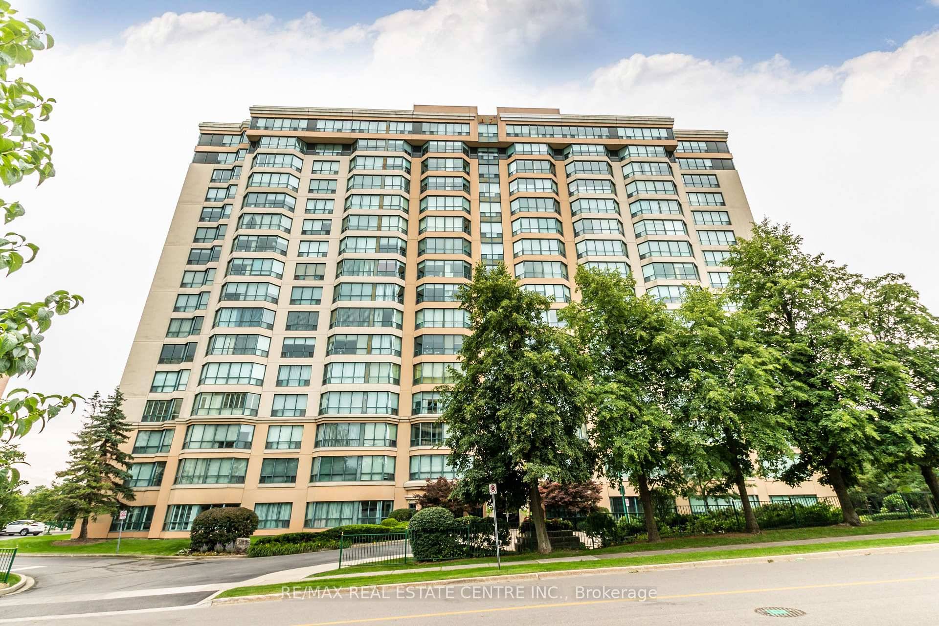 Welcome to 1109 100 Millside Drive in the sought after Village Parc on the Pond a building that embodies the old Milton sense of community.