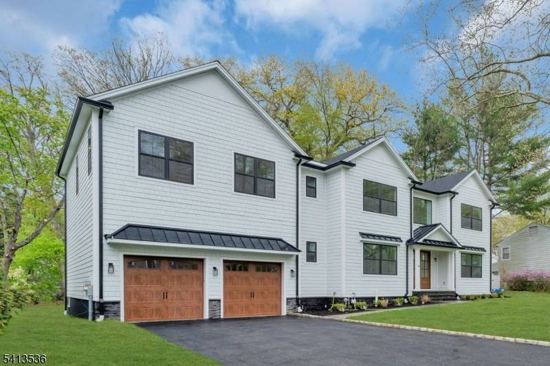 This stunning new construction in Florham Park offers 6, 800 sq ft of luxury living with 7 bedrooms and 7.