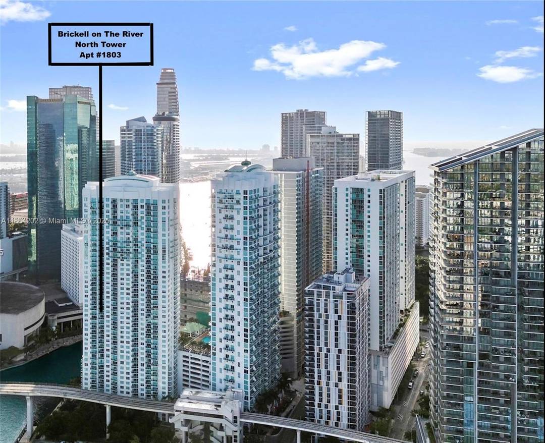 Beautifully upgraded 1 Bed 1 Bath condo at Brickell on the River.