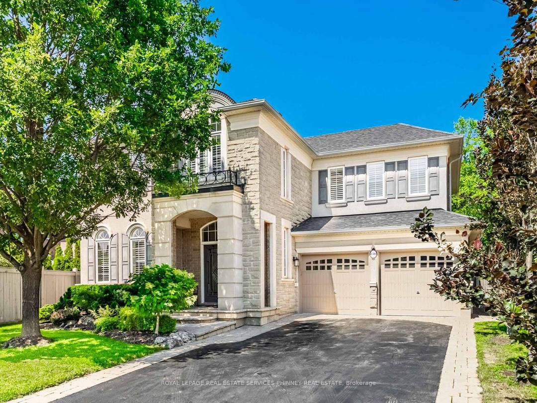 Nestled on a coveted crescent in Oakville's sought after Lakeshore Woods, this immaculate 5 bedroom, 4 bathroom home offers over 4, 660 sq ft of refined living space on a ...