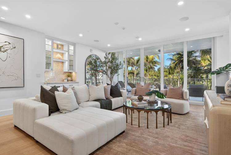 Experience a new benchmark of Palm Beach sophistication at 100 Royal Palm Way.