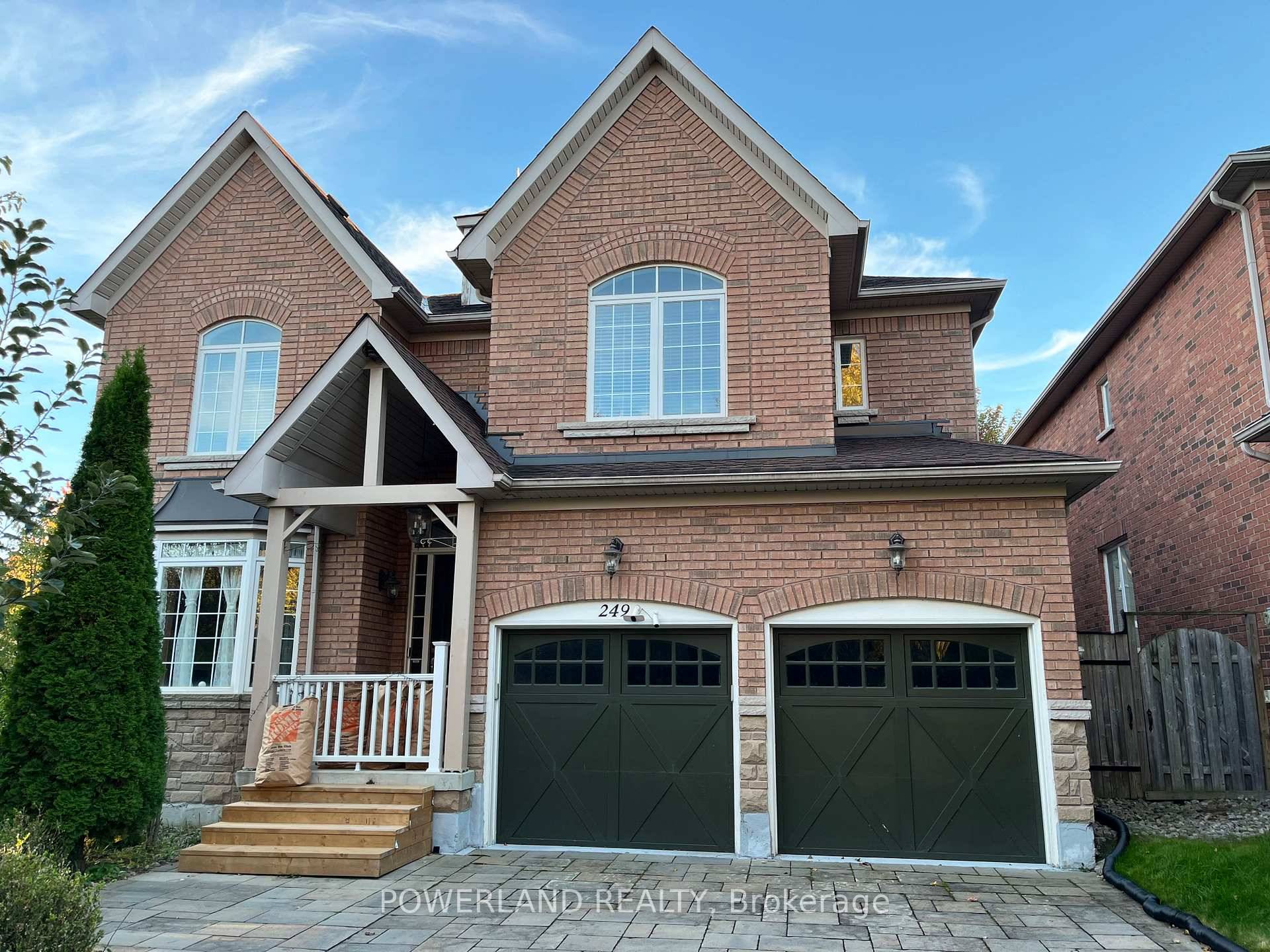 Spacious 2 bedroom Basement in the Heart of Aurora Highlands.