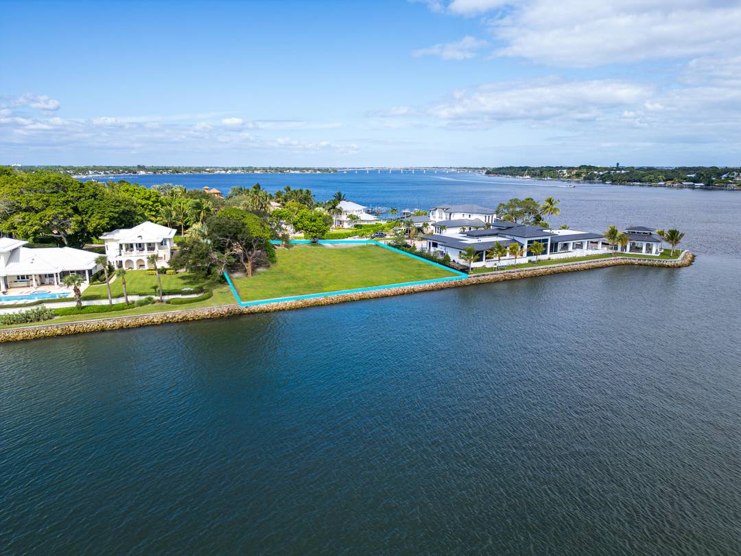 One of the last remaining deep water estate sites in Stuart's most desirable waterfront section.