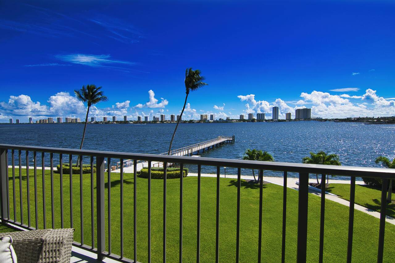 MAGNIFICENT WATERVIEW LARGE WRAP AROUND BALCONY MODERN UPDATED 2BED 2BATH SEASONAL RENTAL FULLY FURNISHED !