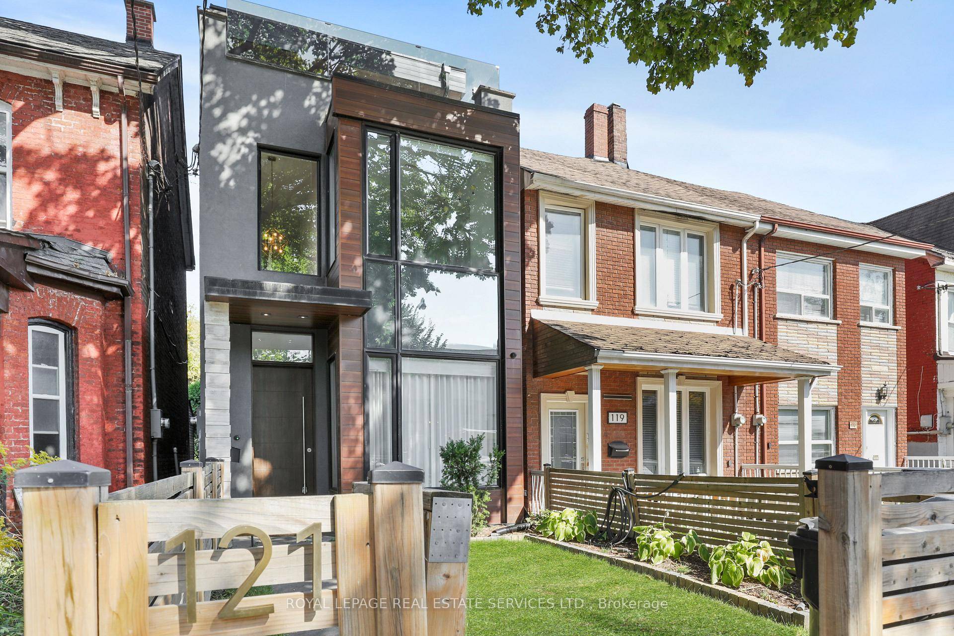 Welcome to your dream home in one of Toronto's most sought after neighbourhoods Trinity Bellwood's in vibrant Queen West.