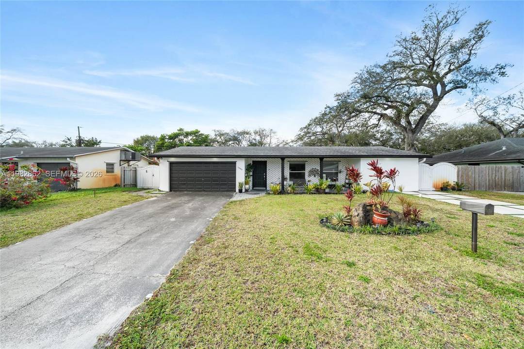 Fantastic pool home located in Pembroke Pines featuring an open layout with spacious bedrooms and bathrooms, perfect for comfortable family living.