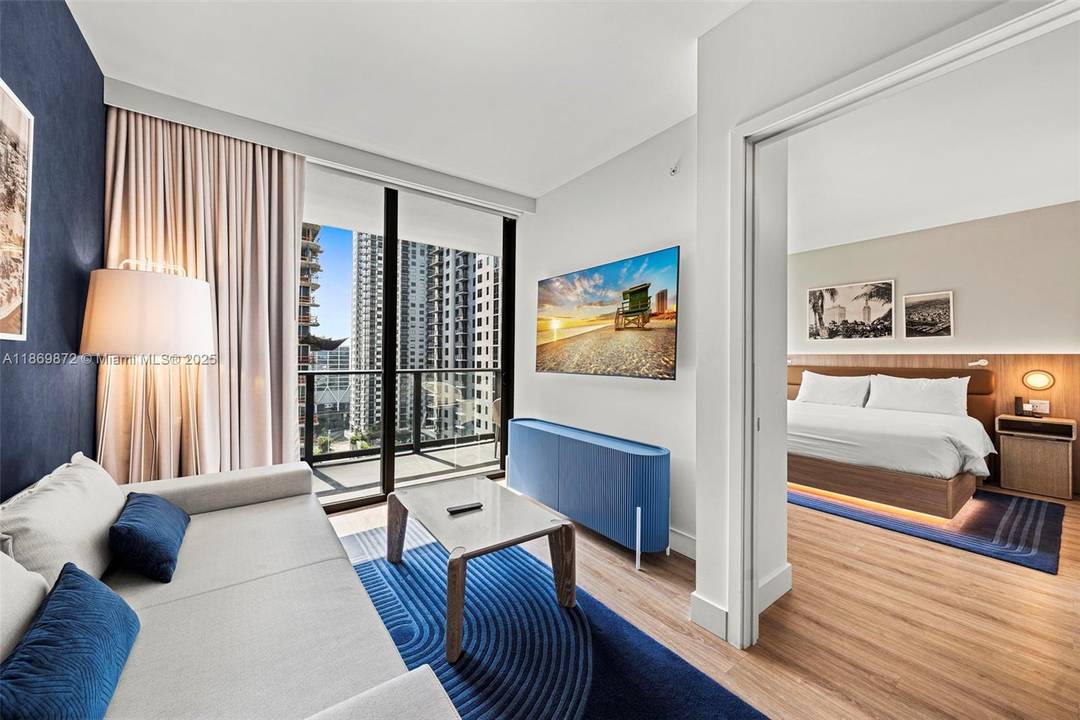 PRESTIGIOUS SOUTH BEACH BRAND OPENS FIRST RESIDENTIAL AND HOTEL SKYRISE IN MIAMI DOWNTOWN, 2 BLOCKS FROM THE WATER, KASEYA CENTER, BAYSIDE PARK amp ; SHOPPING MALL, PARAMOUNT WORLDCENTER SHOPPING STREET ...