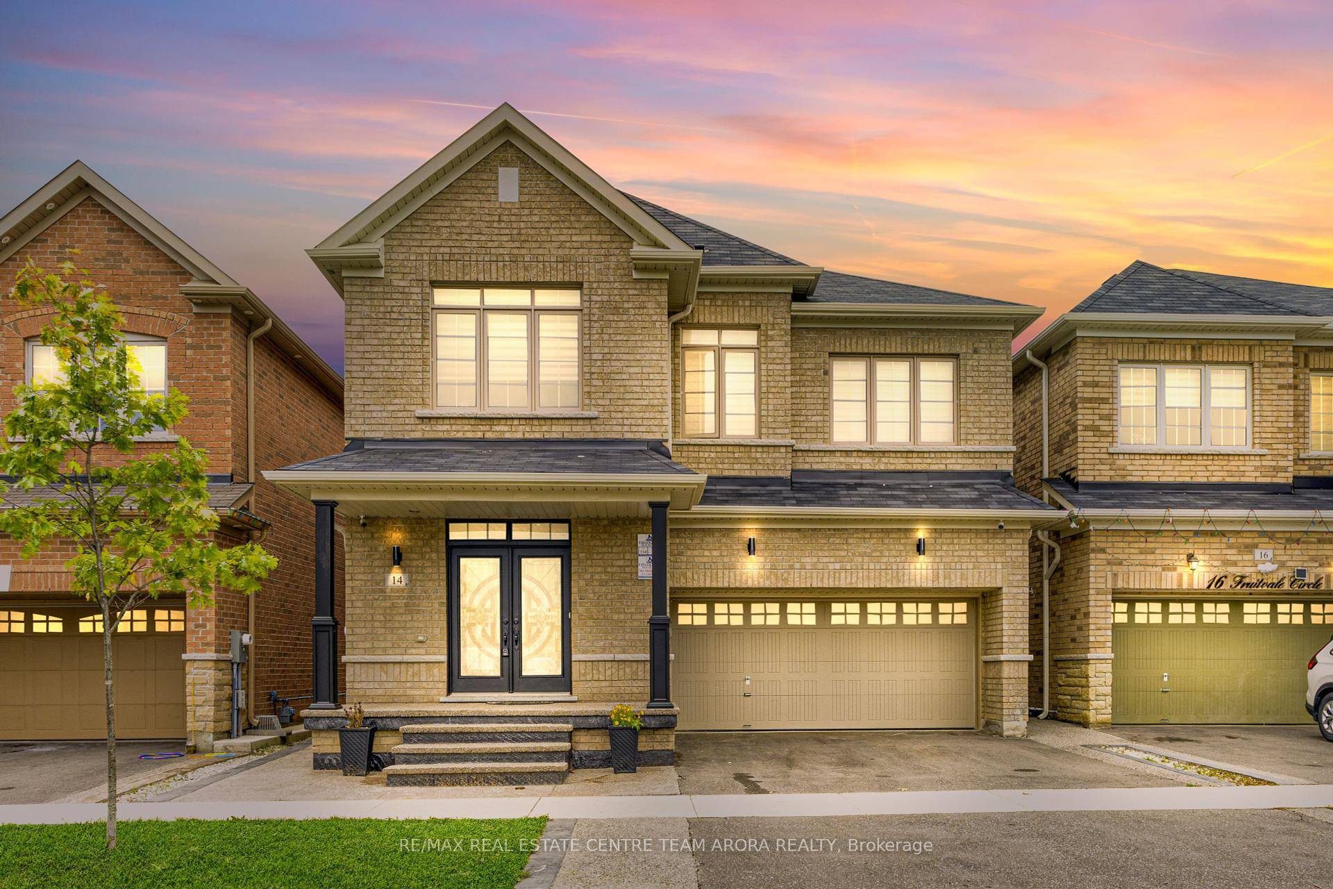 LEGAL BASEMENT APARTMENT Welcome to this beautifully upgraded 5 2 bedroom detached home, perfectly situated in the sought after community of Northwest Brampton.
