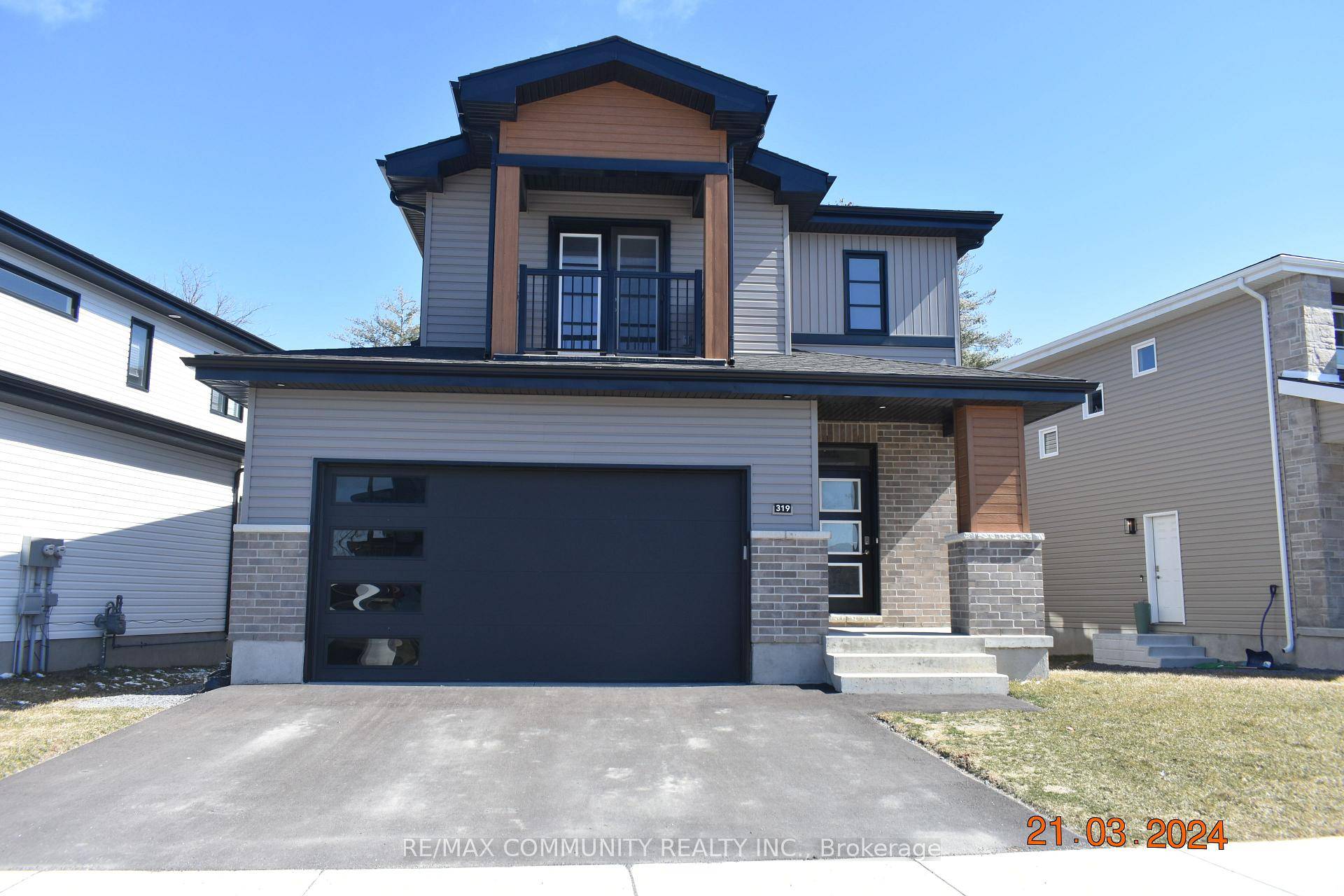 This Beautiful 2 Storey Offers An Open Concept Design With Plenty Of Natural Light.