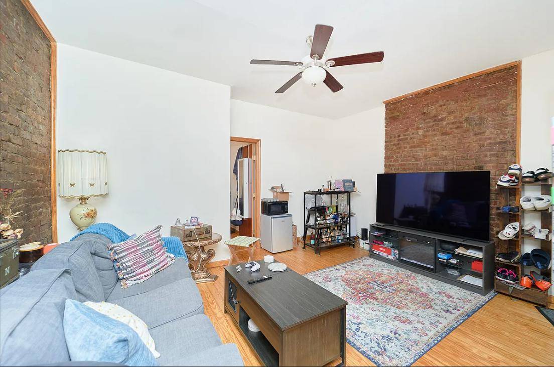 RENOVATED BEAUTIFUL 2 BEDROOM HEART OF UESAPARTMENT FEATURES Stainless Steel AppliancesDishwasherSpacious Living RoomTrue 2 Bedroom Strip Wood FlooringMarble Tiled BathroomGood Closet SpaceBUILDING AMENITIESLive In SuperWell Maintained WalkupResponsive Ma