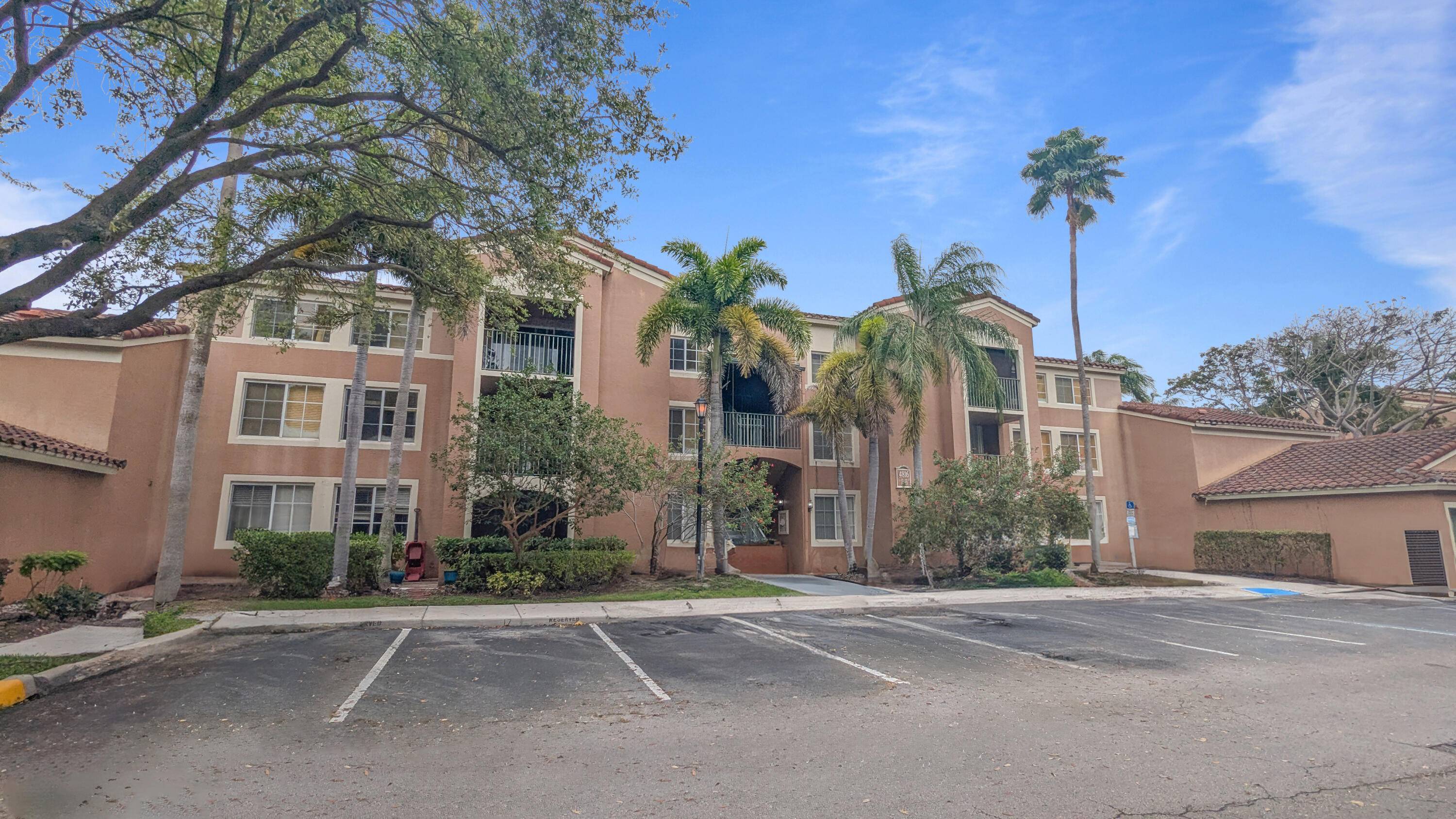 What an incredible unit located in Carrington Estate.