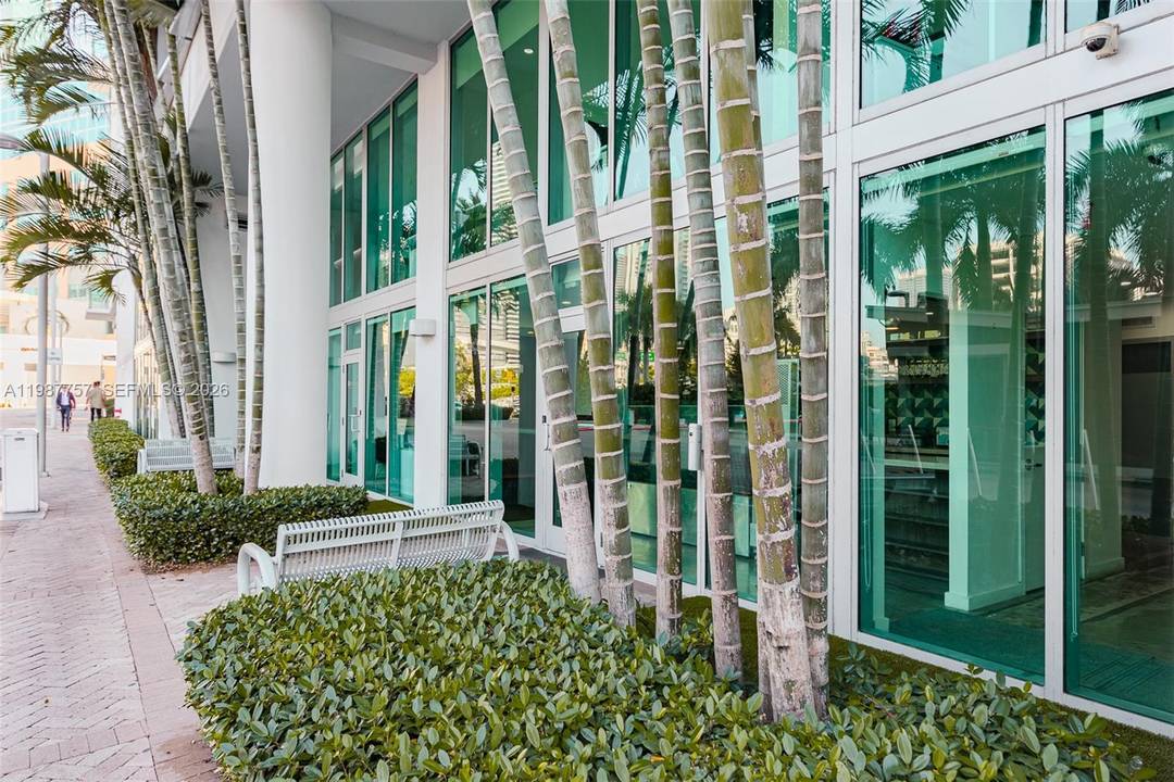 Trophy Asset, Prime retail commercial unit in the heart of Downtown Miami, just steps from Brickell.