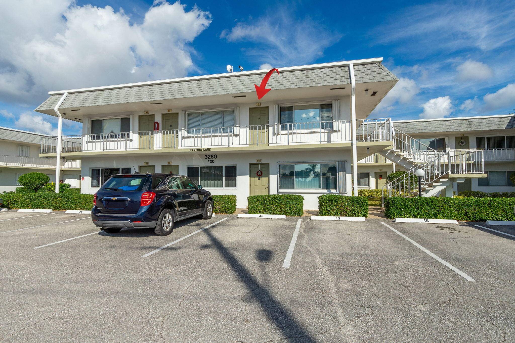 Welcome to 3280 Cynthia Lane, Unit 208, in the heart of Lake Worth Beach !