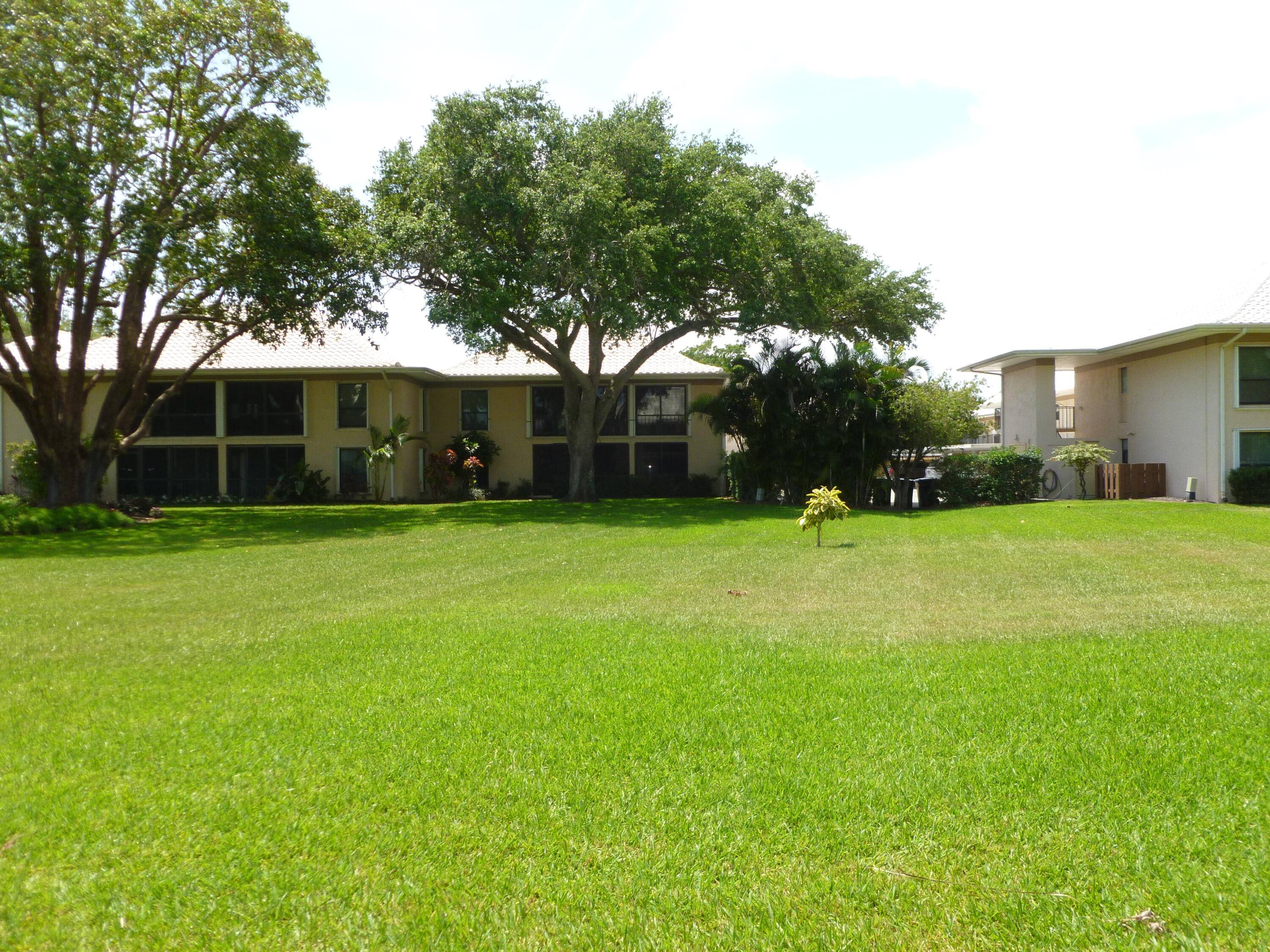 This ground floor, fully furnished apartment is ready to move in to.