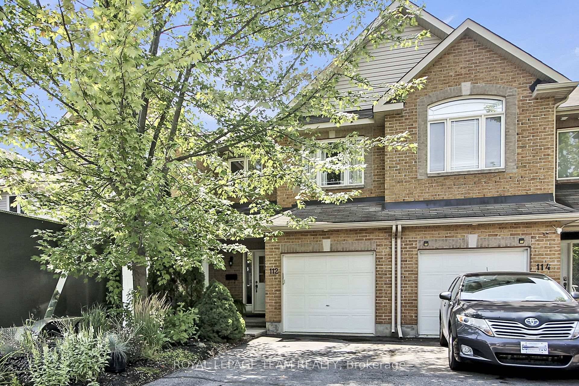 Gorgeous townhome in Stittsville.