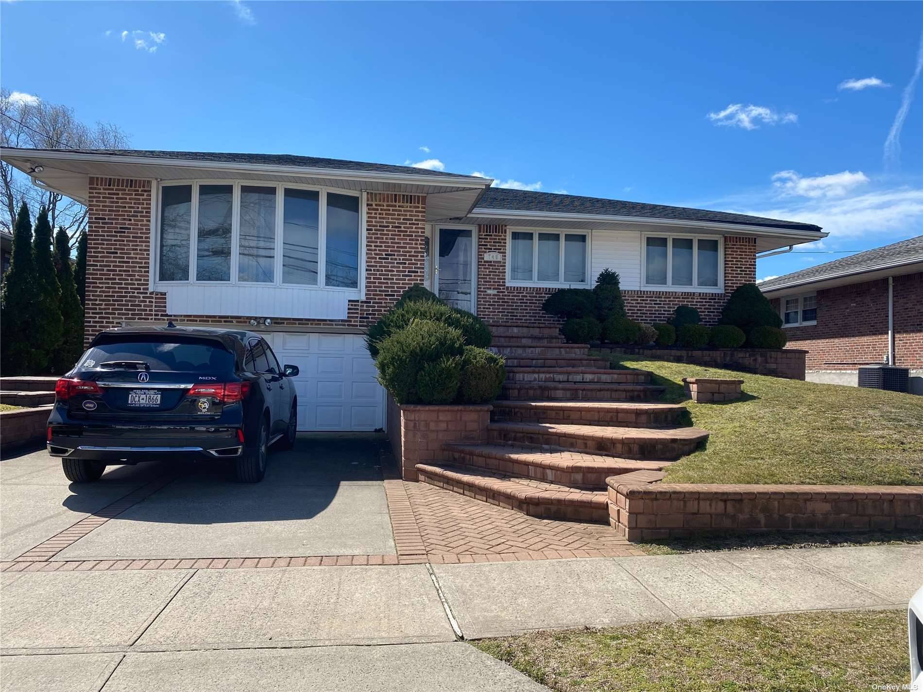 Beautiful Spacious Ranch in desirable Baldwin Harbor, nice size rooms, priced to sell, don't miss this great one !