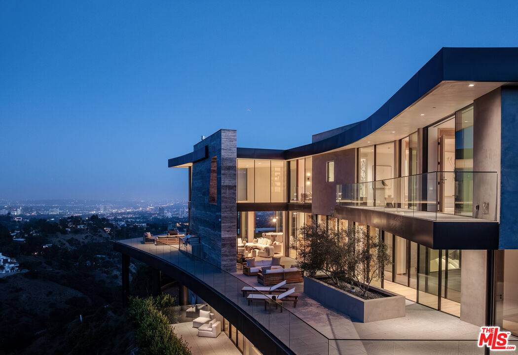 1504  N Kenter Ave 6BR Brentwood La