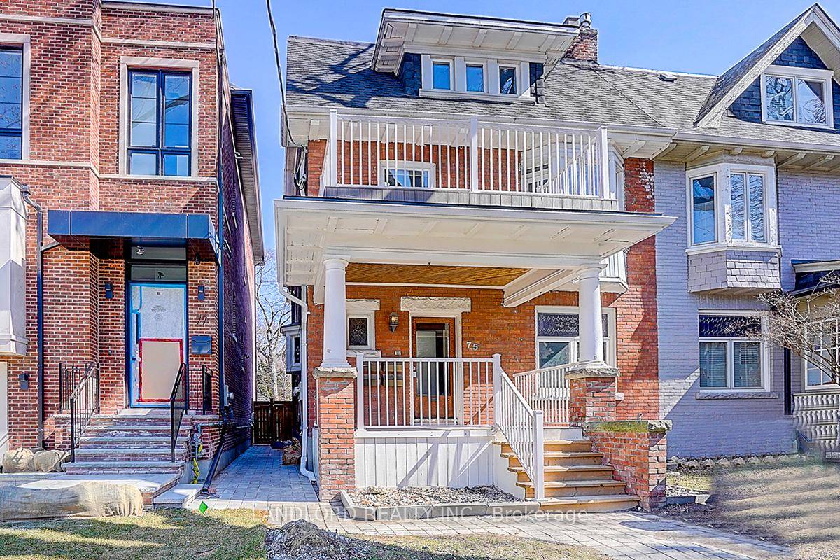 Enjoy carefree living in this professionally managed renovated lower unit in centrally located much sought after location in the Annex.