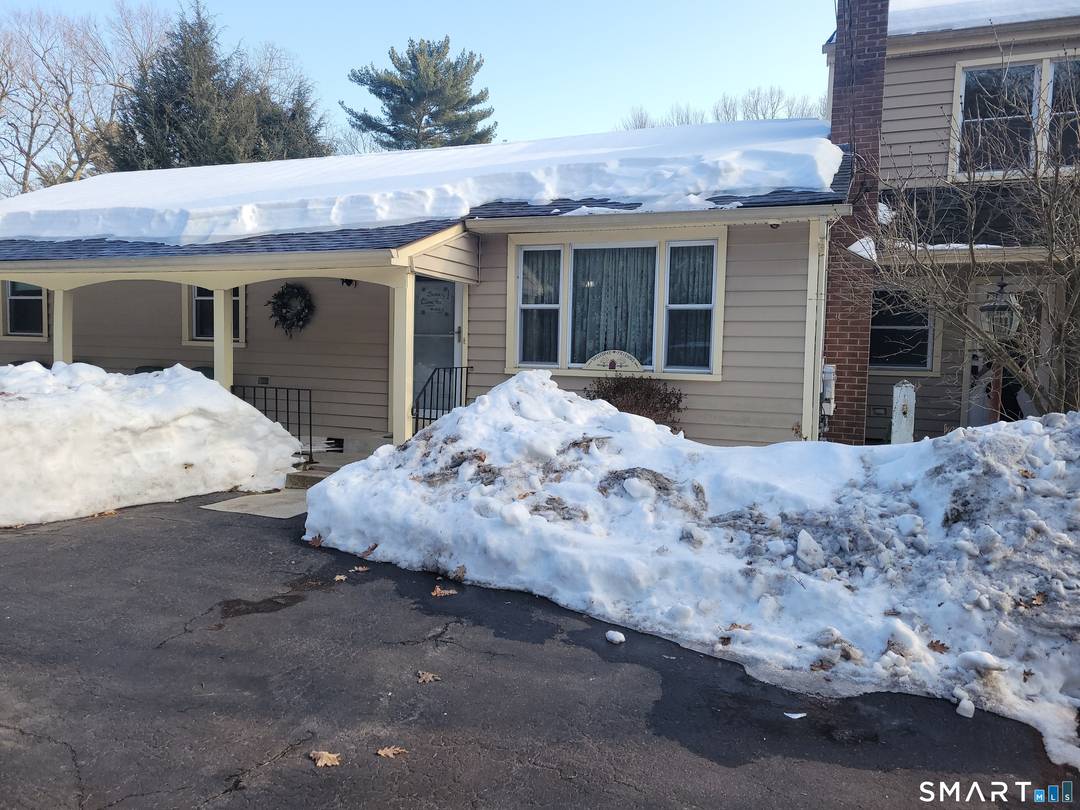 Look no further for a great In Law apartment set up !