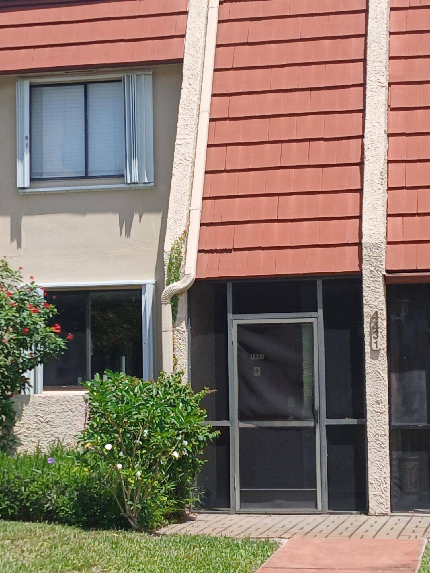 This townhouse is in the fabulous Fountains Country Club.