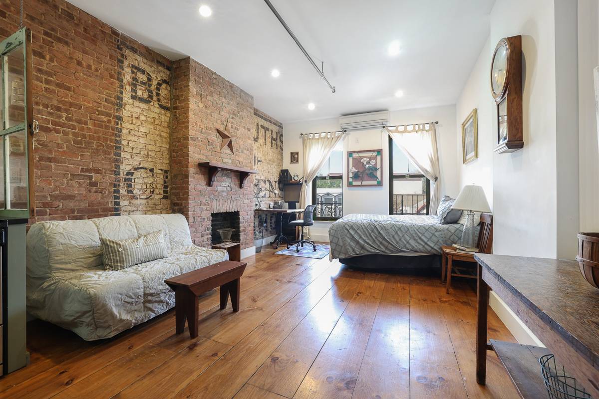 Welcome to Loft 3B ; A Quintessential timeless condo in the heart of Clinton Hill.
