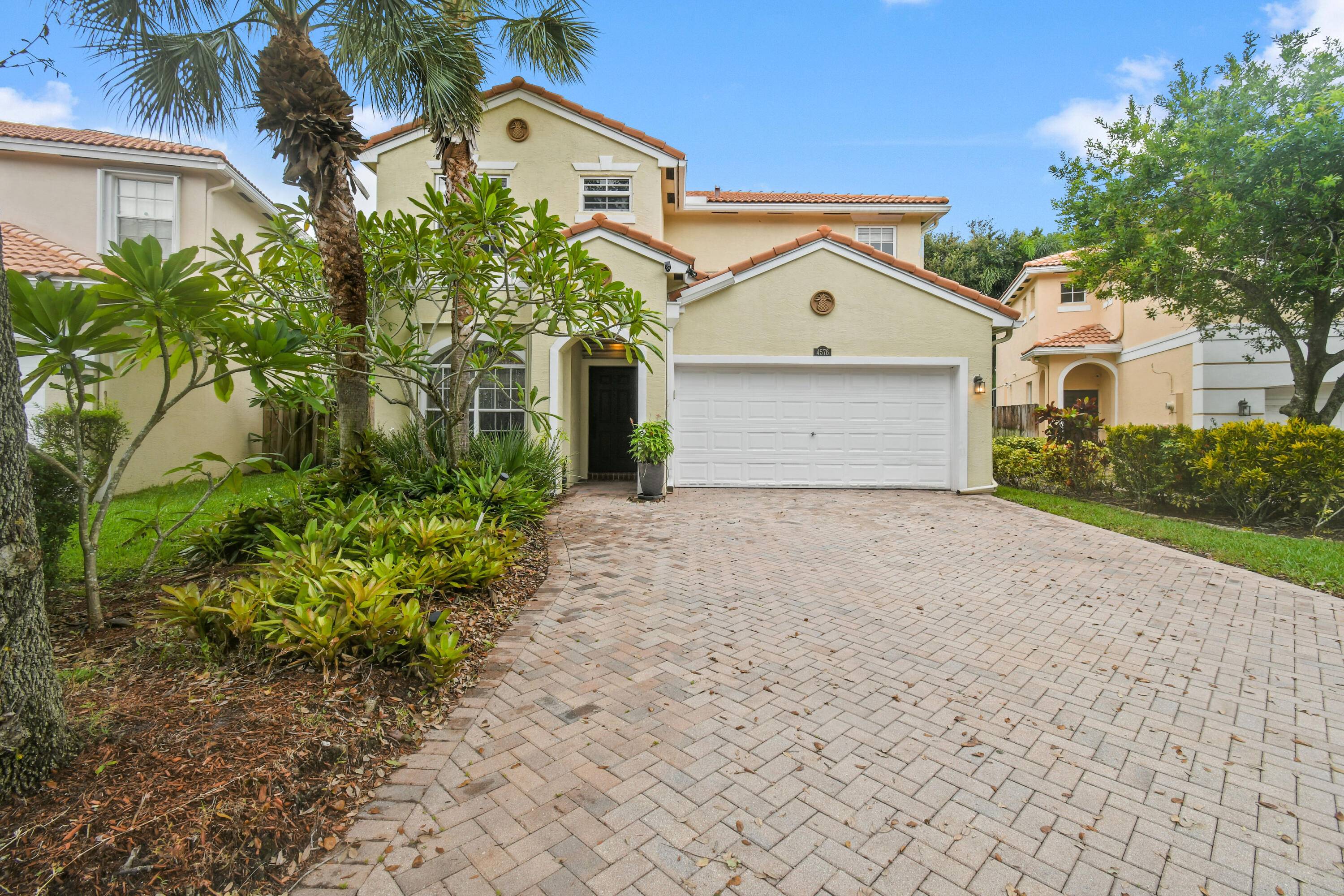 Villa Palma at Northlake is a small, private gated community.