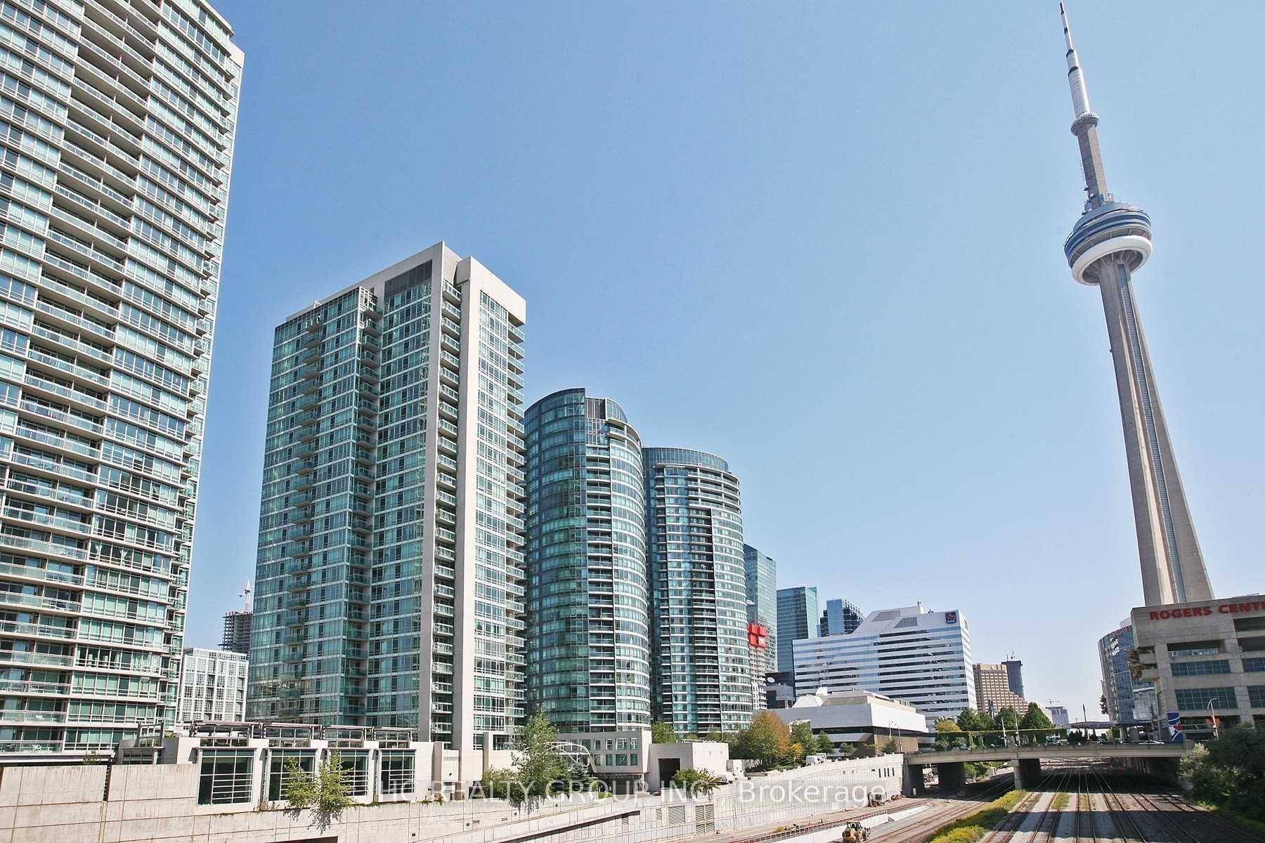 Do Not Miss Out On Your Chance To Move Into This Real Spacious 2 Bedrooms Den Unit Located In The Heart Of Waterfront Financial Entertainment District, Close To All Amenities ...