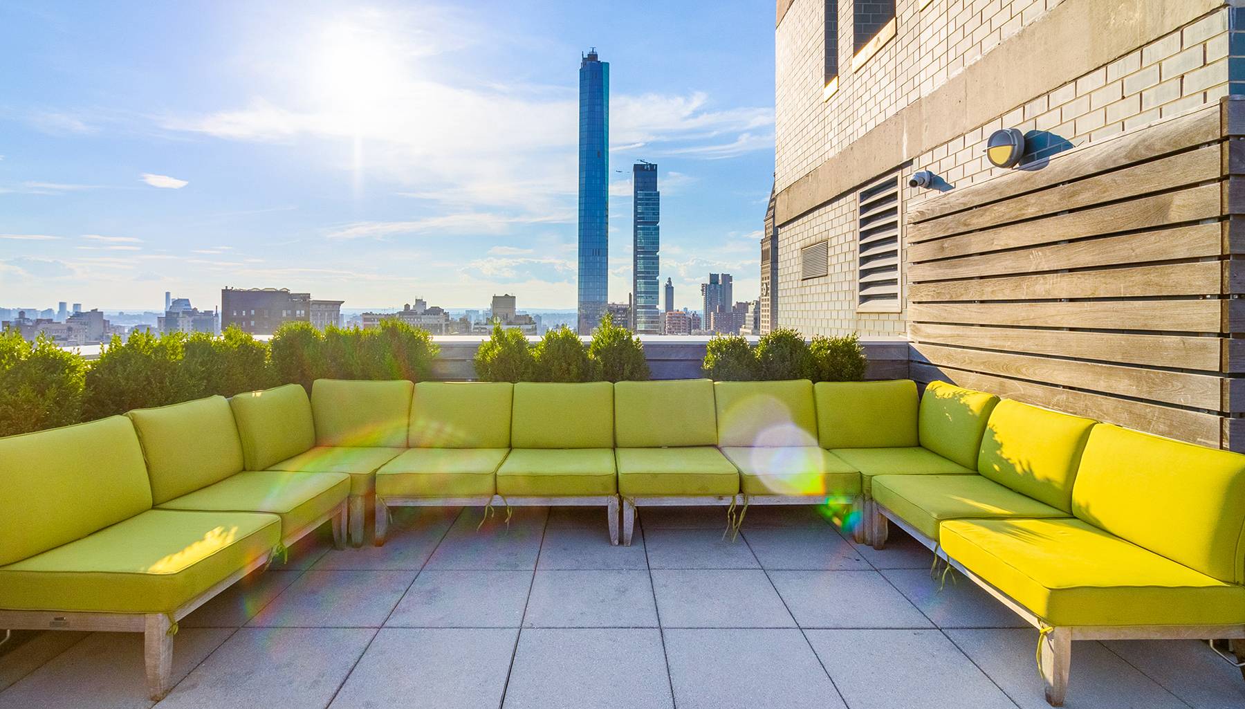 INSTRATA Gramercy is a gorgeous, boutique apartment community, featuring full amenities, nestled just below 23rd Street, surrounded by an endless array of restaurants, shops, entertainment, and neighborhood parks.