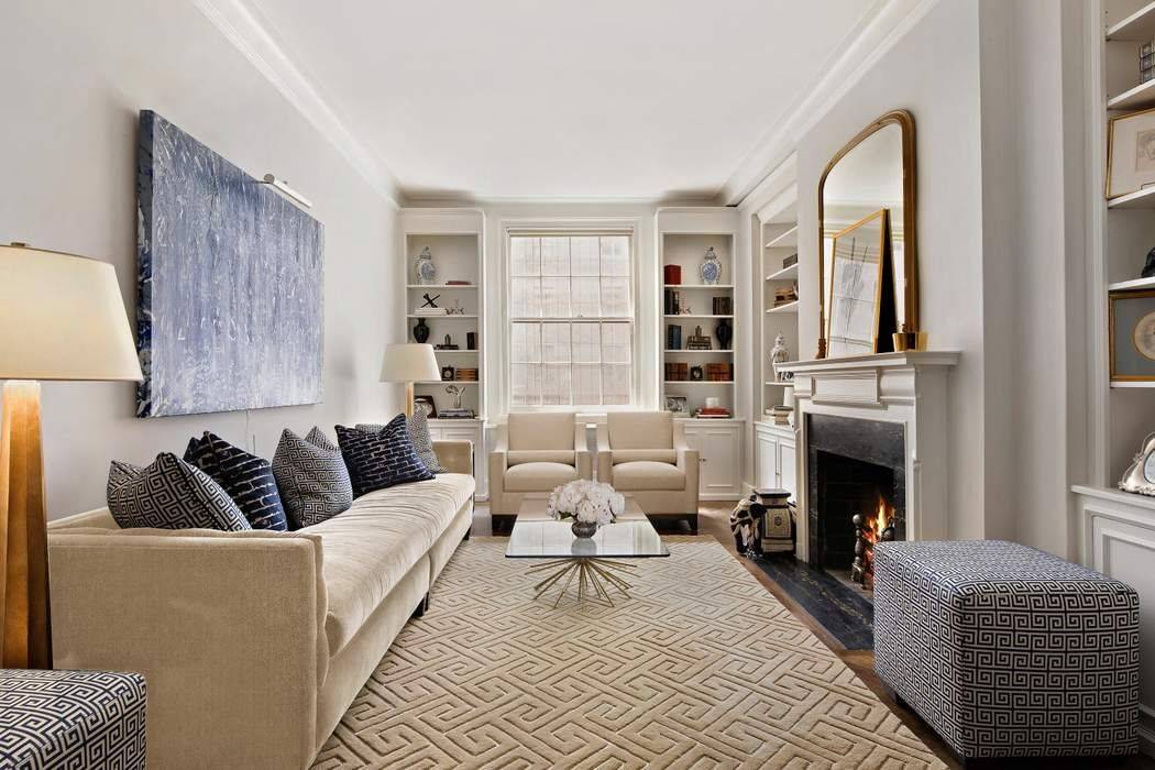 Located in prestigious 765 Park Avenue, one of master architect Rosario Candela s most elegant buildings, this wonderful and sun flooded apartment enjoys picturesque outlooks, impressive and gracious proportions with ...