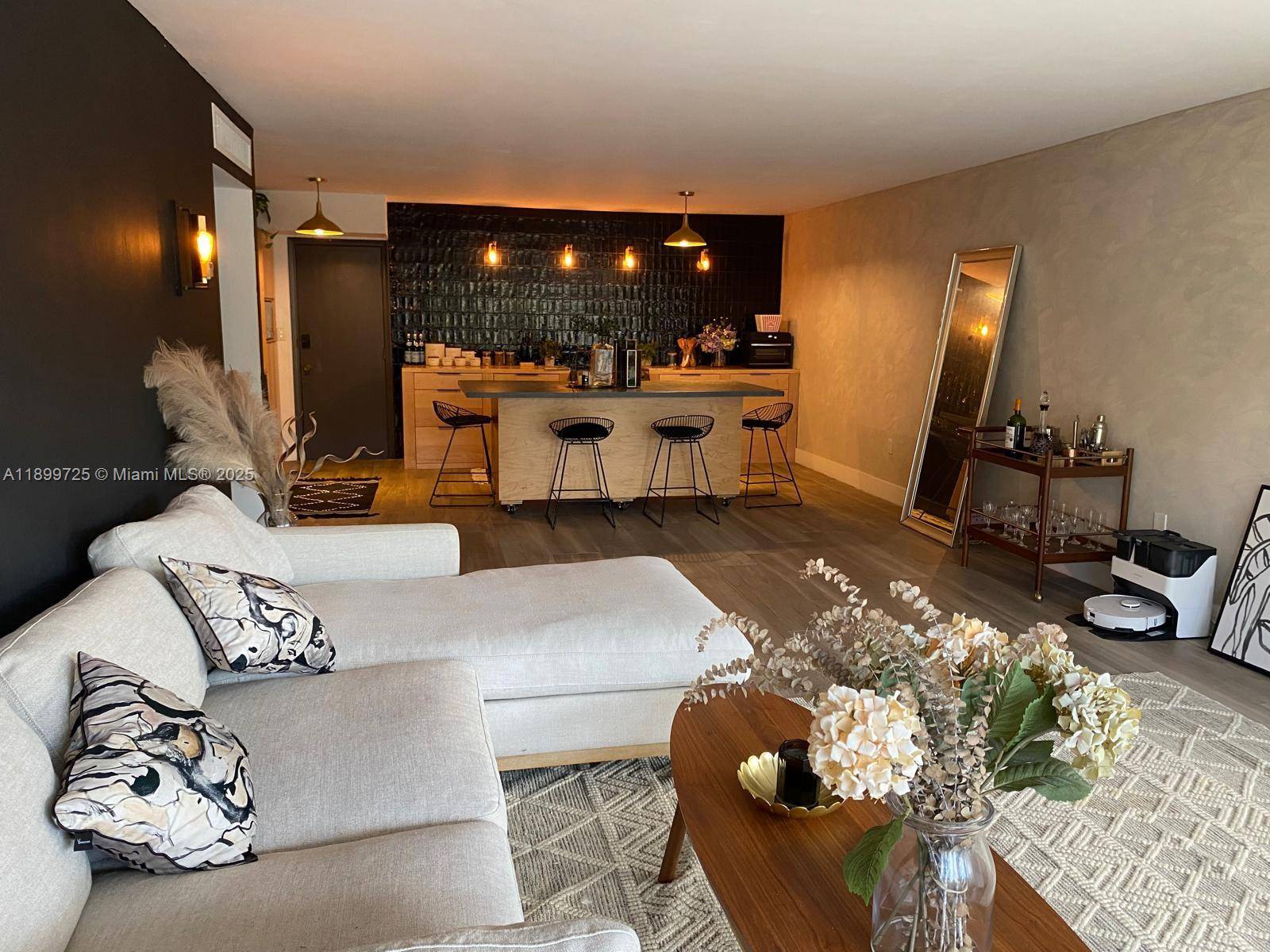 Beautifully renovated ! Large 2 beds 2 baths.
