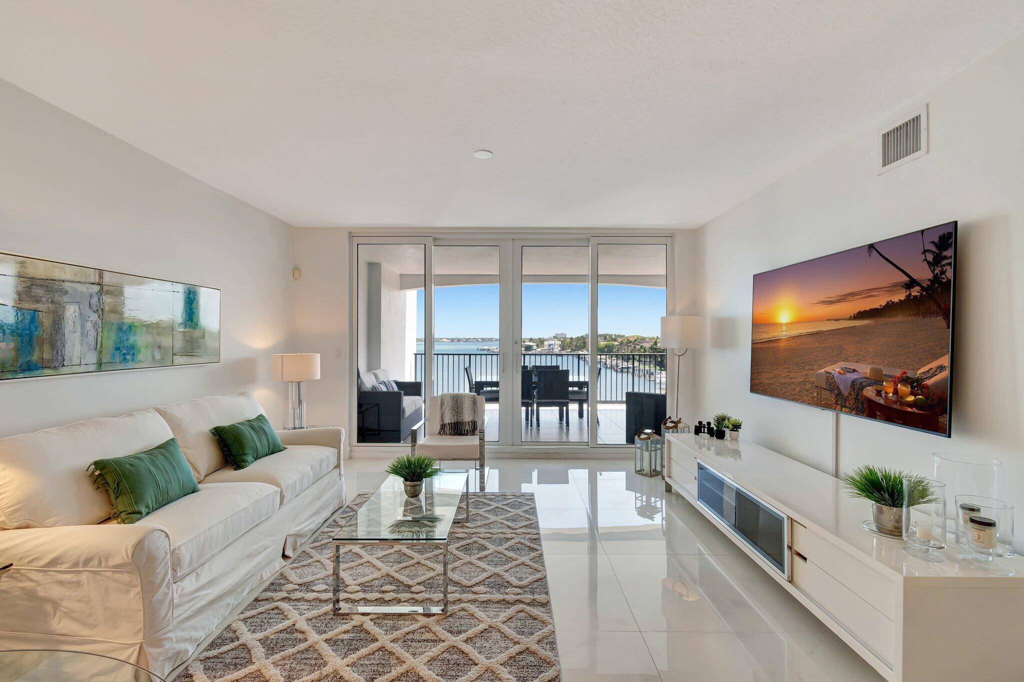 Walk in and see wide water !