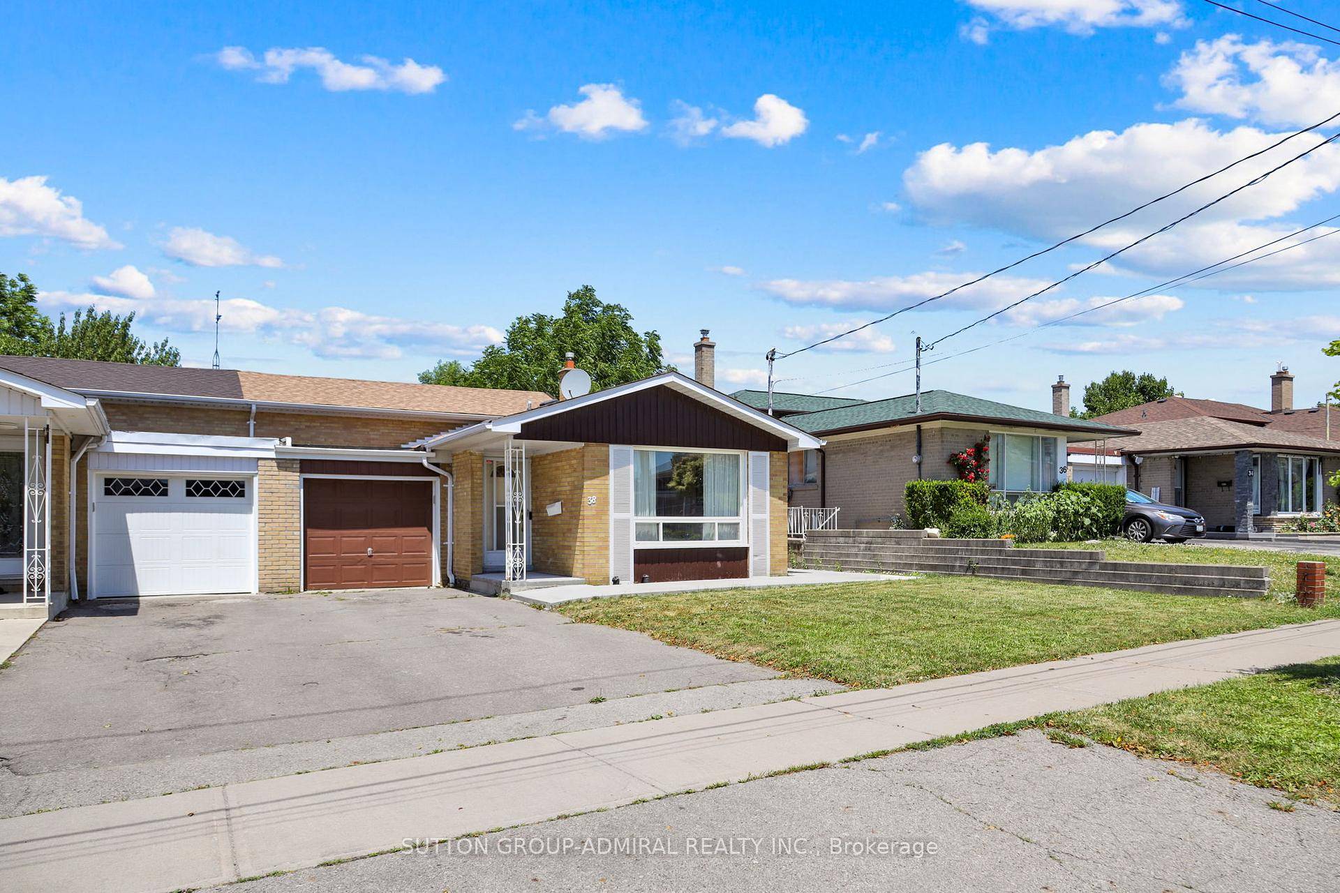 Welcome Home to 38 Frankton Crescent !