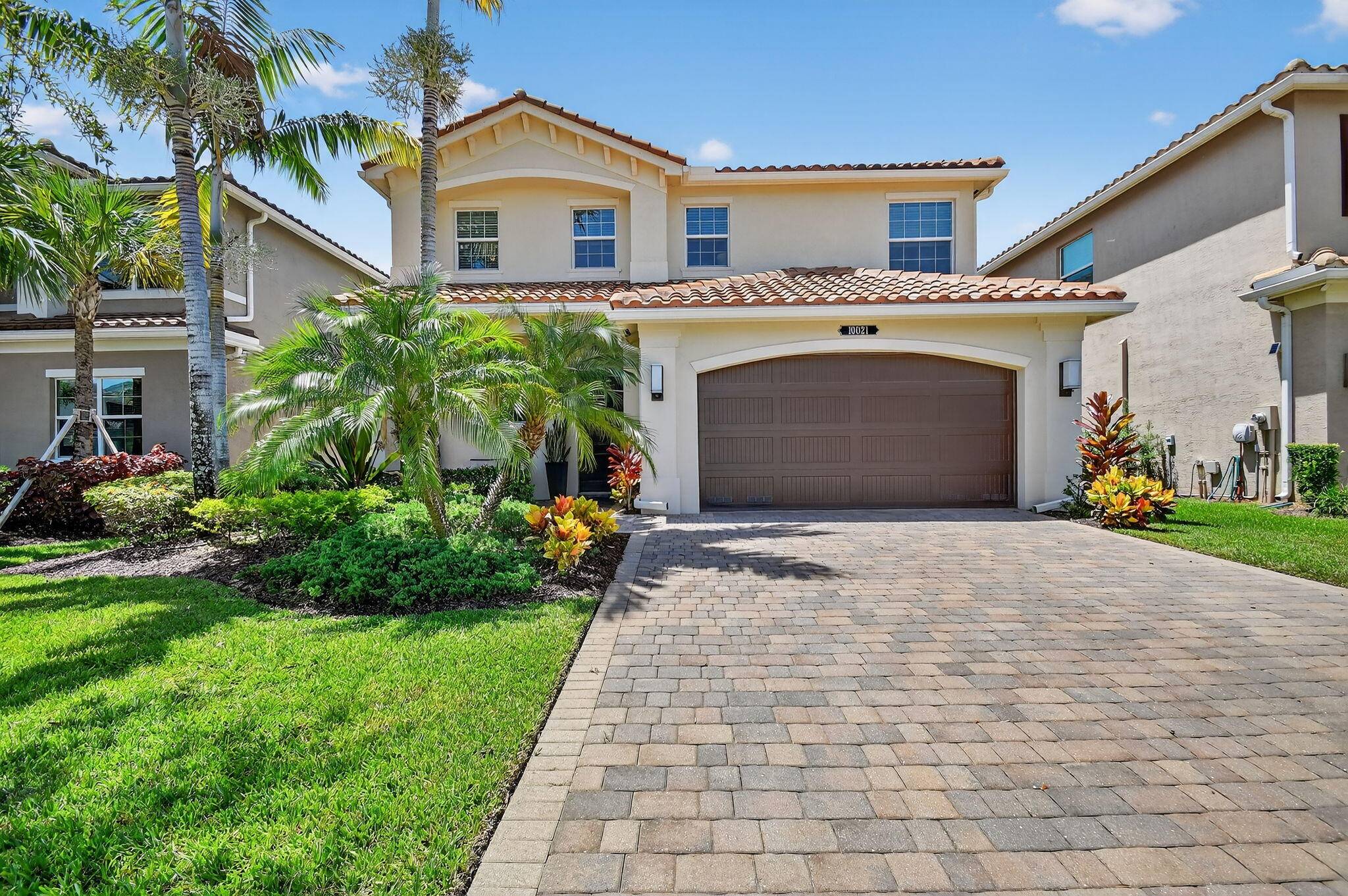 Transfer of LOVE Beautiful 4 bedroom plus loft, 3 bath home in the Exclusive, very family friendly Dakota Community.